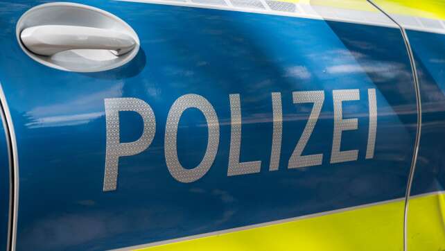 Mann rammt Streifenwagen und will später E-Scooter klauen