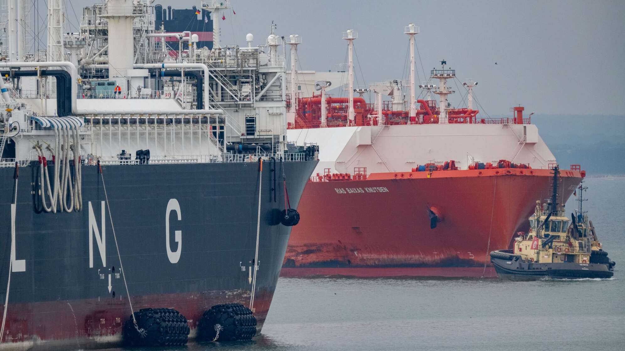 Vierter Flüssiggas-Tanker macht am Terminal in Mukran fest