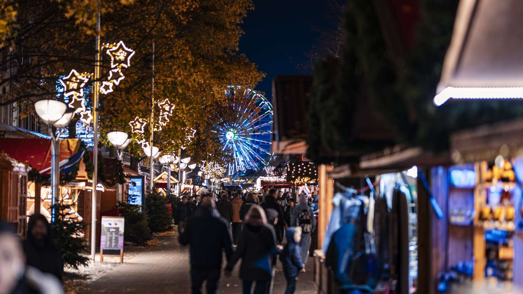 Die vollen Gassen auf dem Duisburger Weihnachtsmarkt