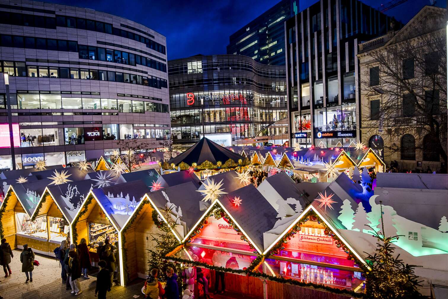 Der Düsseldorfer Weihnachtsmarkt von oben.