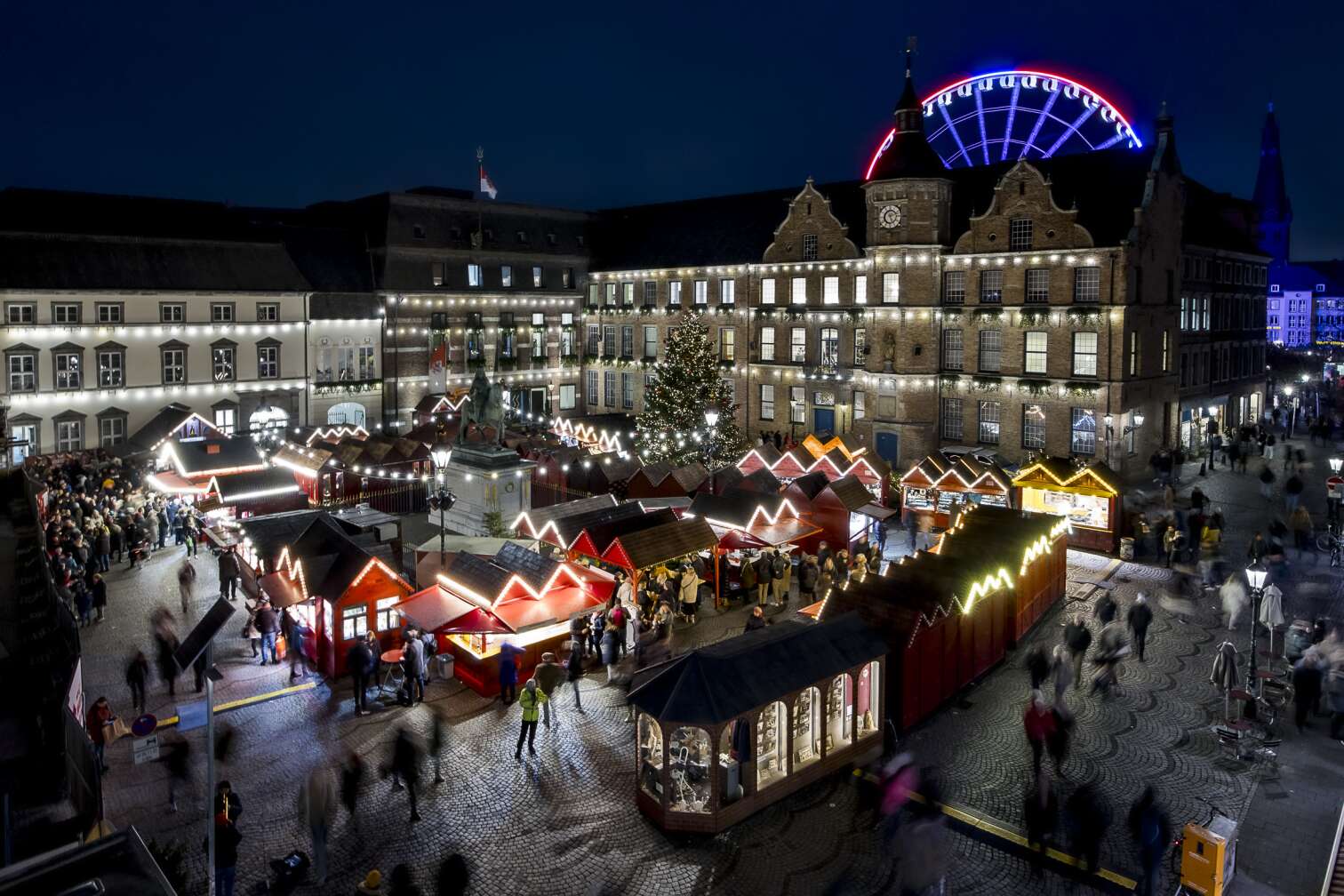 Der Düsseldorfer Weihnachtsmarkt von oben