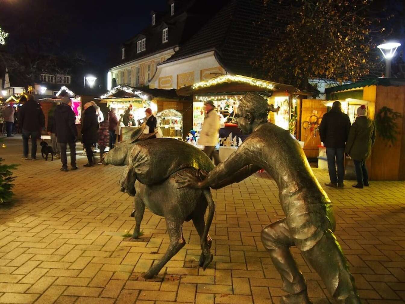 Eine Statue auf dem Weihnachtsmarkt in Bad Sassendorf