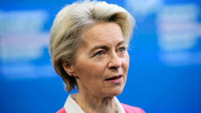 Nach Aufruf: Von der Leyen leistet Hilfe auf Flug