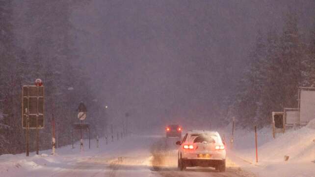 Starker Schneefall bremst Verkehr im Süden aus