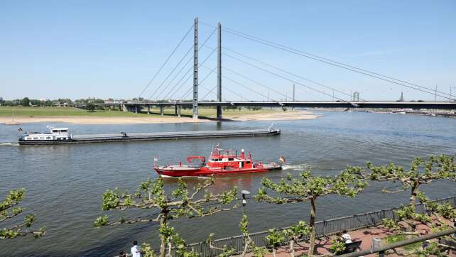 NRW kauft acht neue Feuerlöschboote