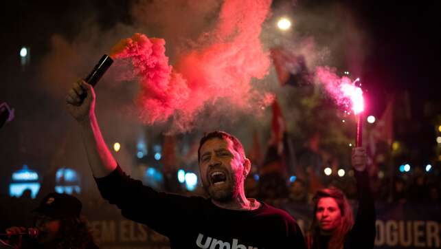 Zehntausende demonstrieren in Barcelona gegen hohe Mieten