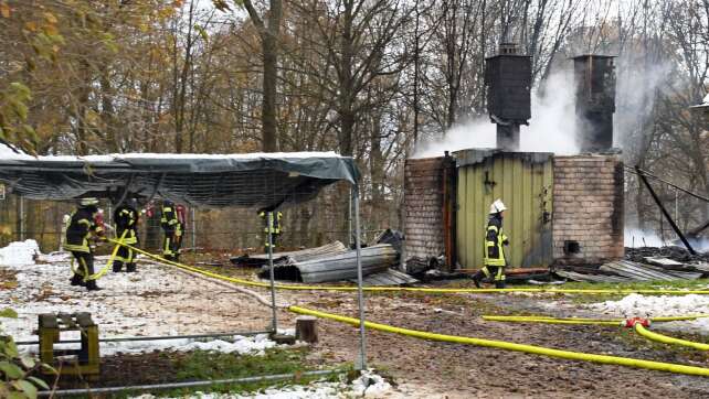 Etwa 20 Verletzte bei Brand in Flüchtlingsunterkunft