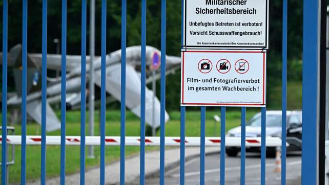 Erneut Löcher im Zaun an Luftwaffen-Kaserne in Köln-Wahn