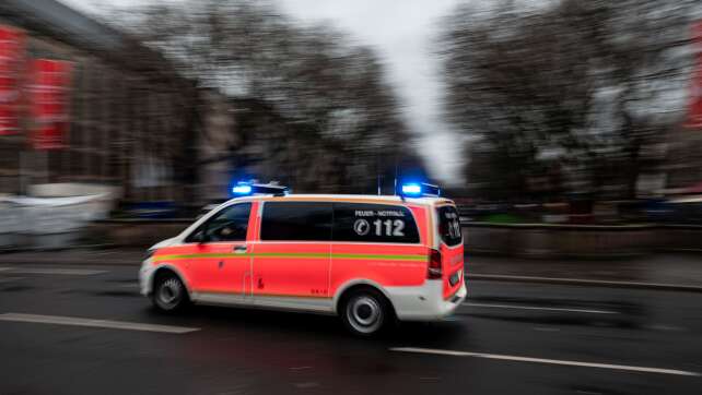 Kind bei Explosion in Mehrfamilienhaus verletzt