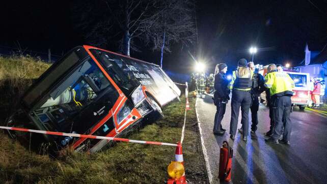 Viele Leichtverletzte bei Busunfall im Siegerland