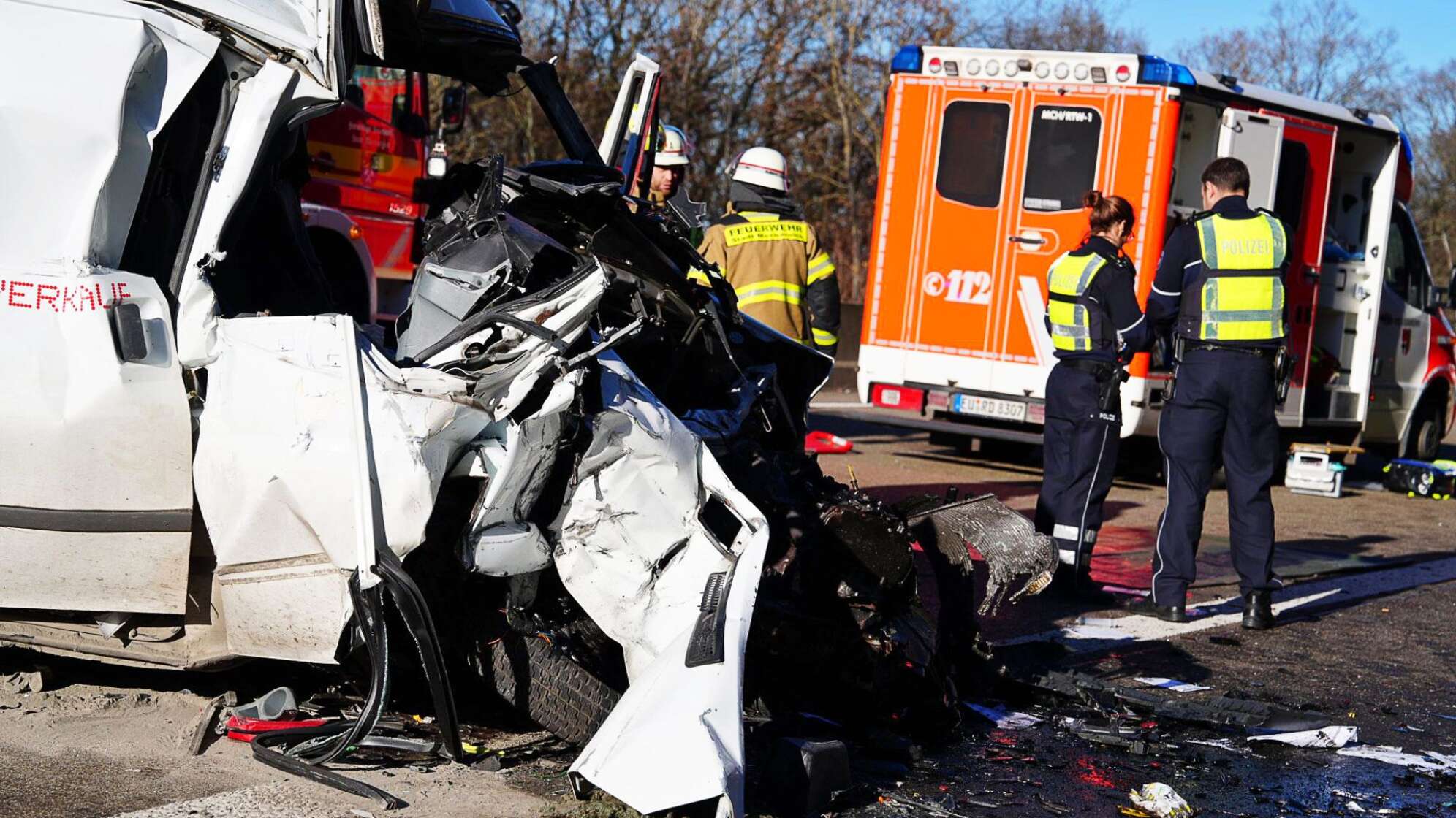 Unfall auf A1: Ein Toter und zwei Schwerverletzte